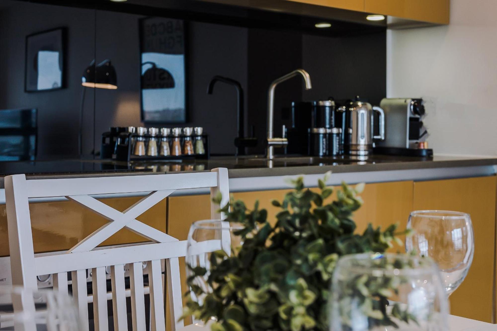 Apartment Host & - The Waterfront Hideaway