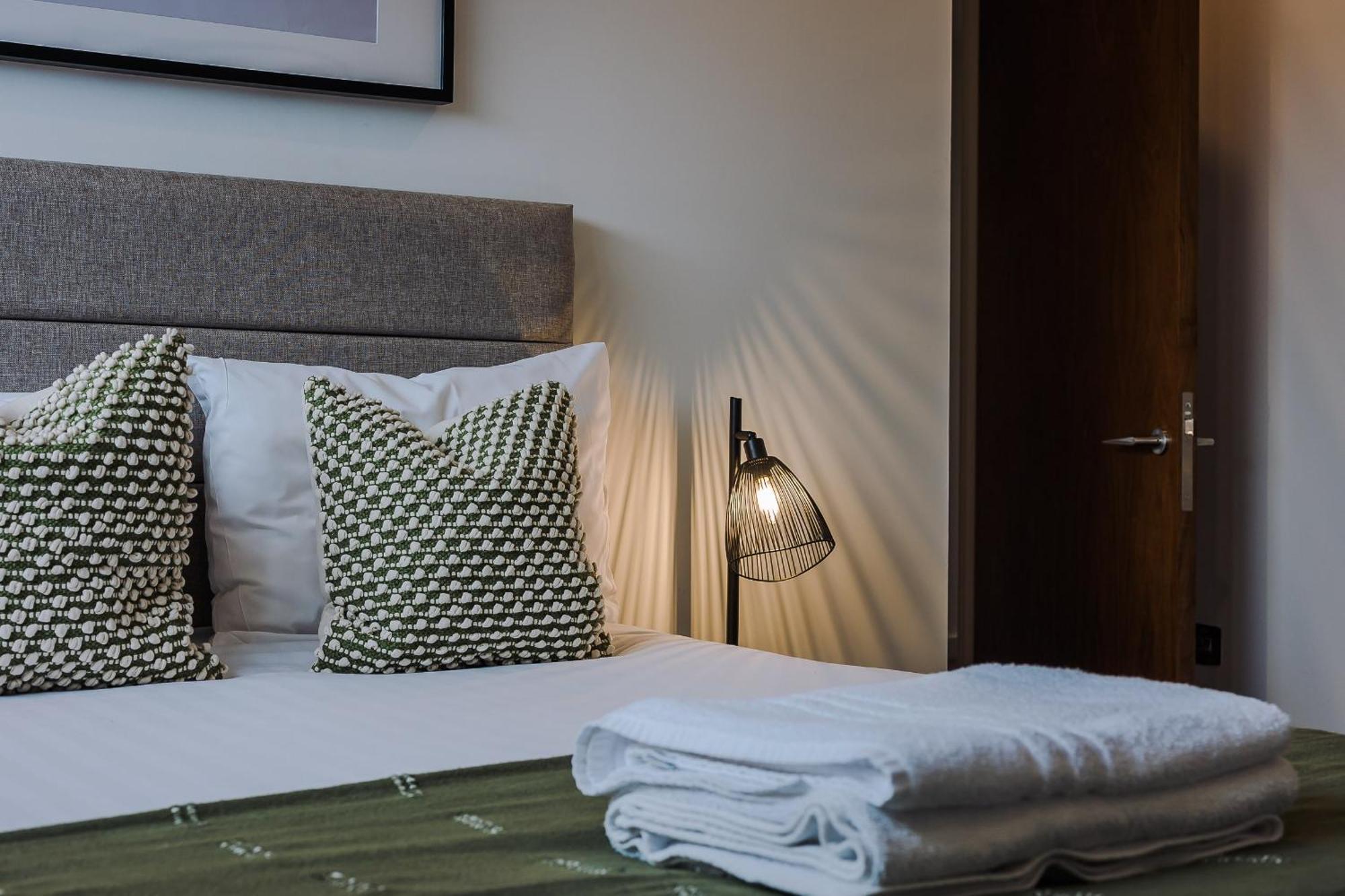 Host & - The Waterfront Hideaway *